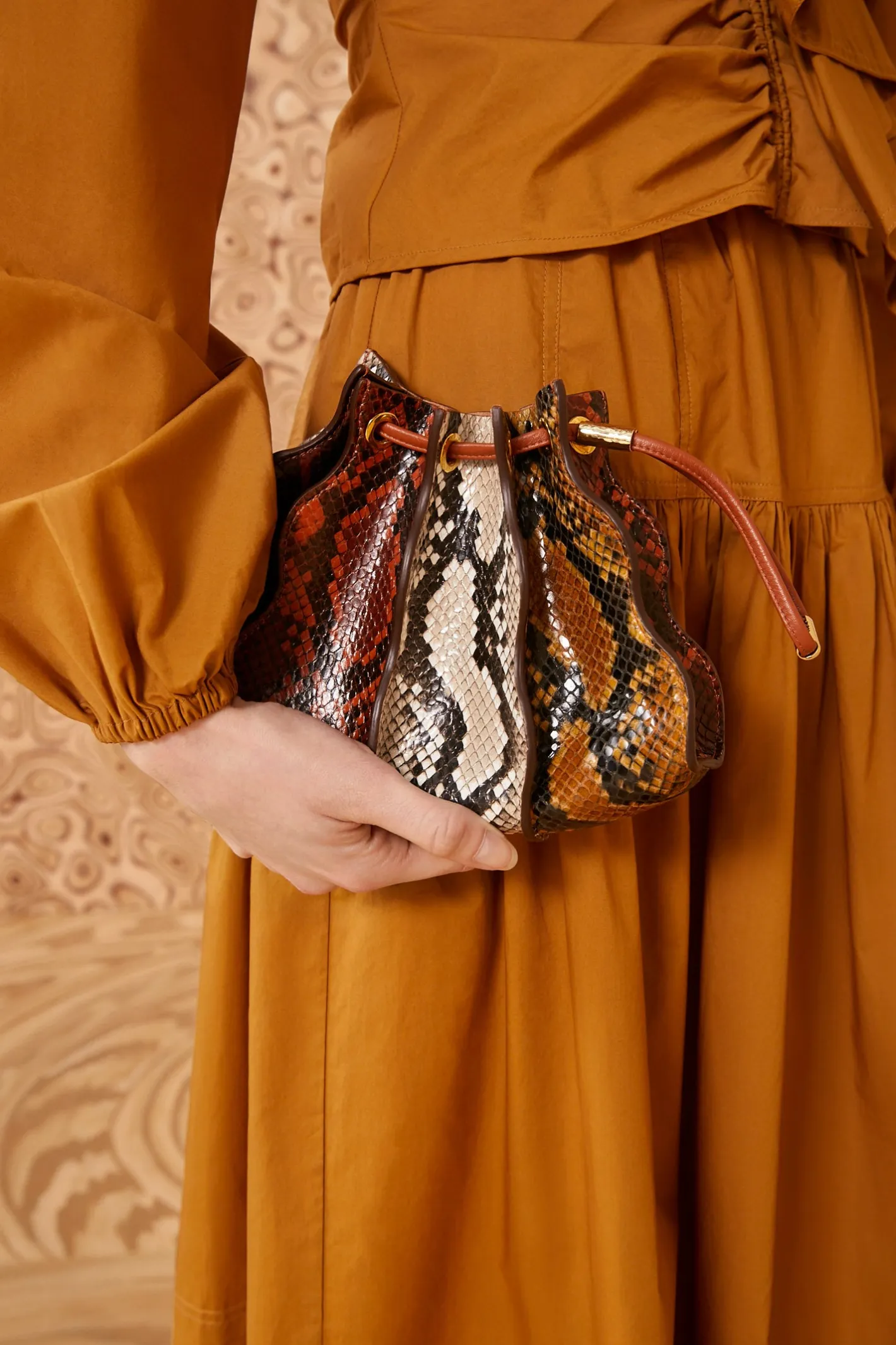 Ulla Johnson Adria Pleated Wave Wristlet< Handbags