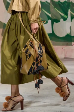 Ulla Johnson Charlotte Woven Large Tote< Handbags